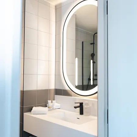 Jurys Christchurch 4*
